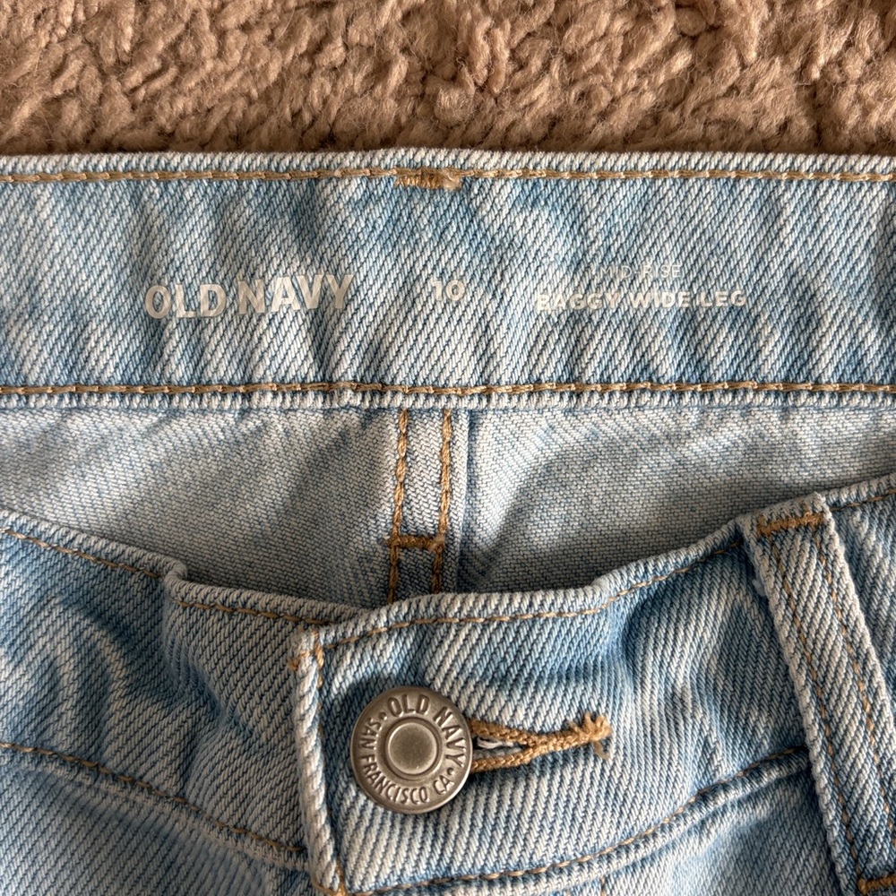 Old Navy Light Was Baggy Jeans - Picture 2 of 3